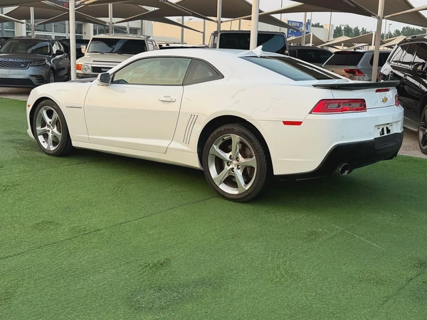 (2015) CHEVROLET CAMARO //GCC//FULL OPTION//LOW MILLAGE//ORIGINAL PAINT//EXCELLENT CONDITION//