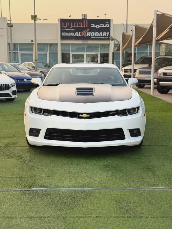 (2015) CHEVROLET CAMARO //GCC//FULL OPTION//LOW MILLAGE//ORIGINAL PAINT//EXCELLENT CONDITION//