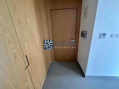 Brand new studio with gym pool and parking-9