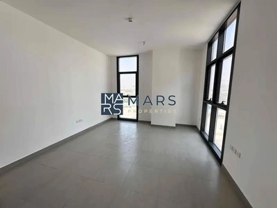 Brand new studio with gym pool and parking-6
