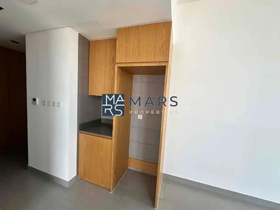Brand new studio with gym pool and parking-8