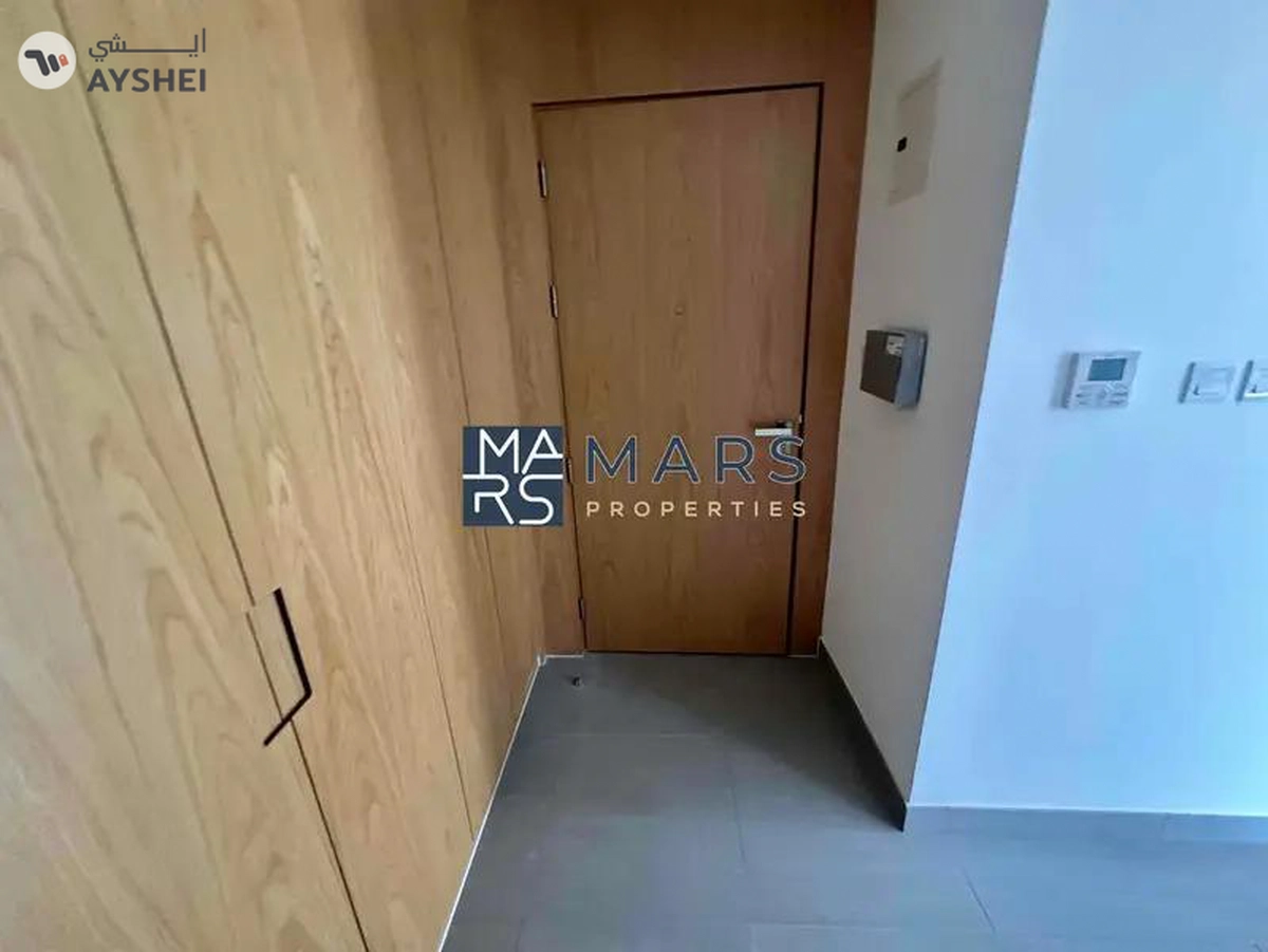 Brand new studio with gym pool and parking-9-9
