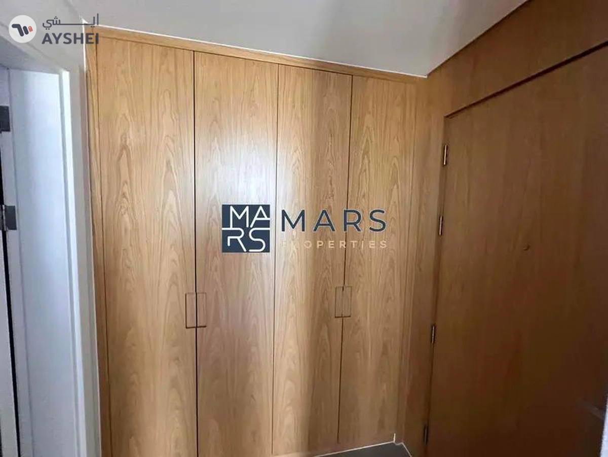Brand new studio with gym pool and parking-11-11