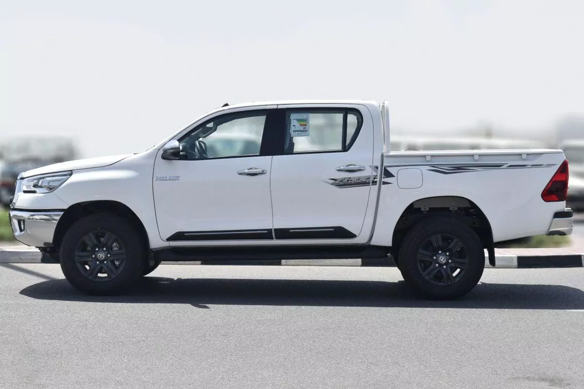 Toyota Hilux SGLX 2025 MODEL:TOYOTA-HILUX 4X4 2.7 MT DC DISPLAY AUDIO AUTO & RR AC, W/O  BEDLINER MATERIAL CODE:-15-0