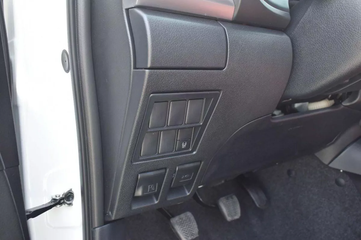 Toyota Hilux SGLX 2025 MODEL:TOYOTA-HILUX 4X4 2.7 MT DC DISPLAY AUDIO AUTO & RR AC, W/O  BEDLINER MATERIAL CODE:-17-0