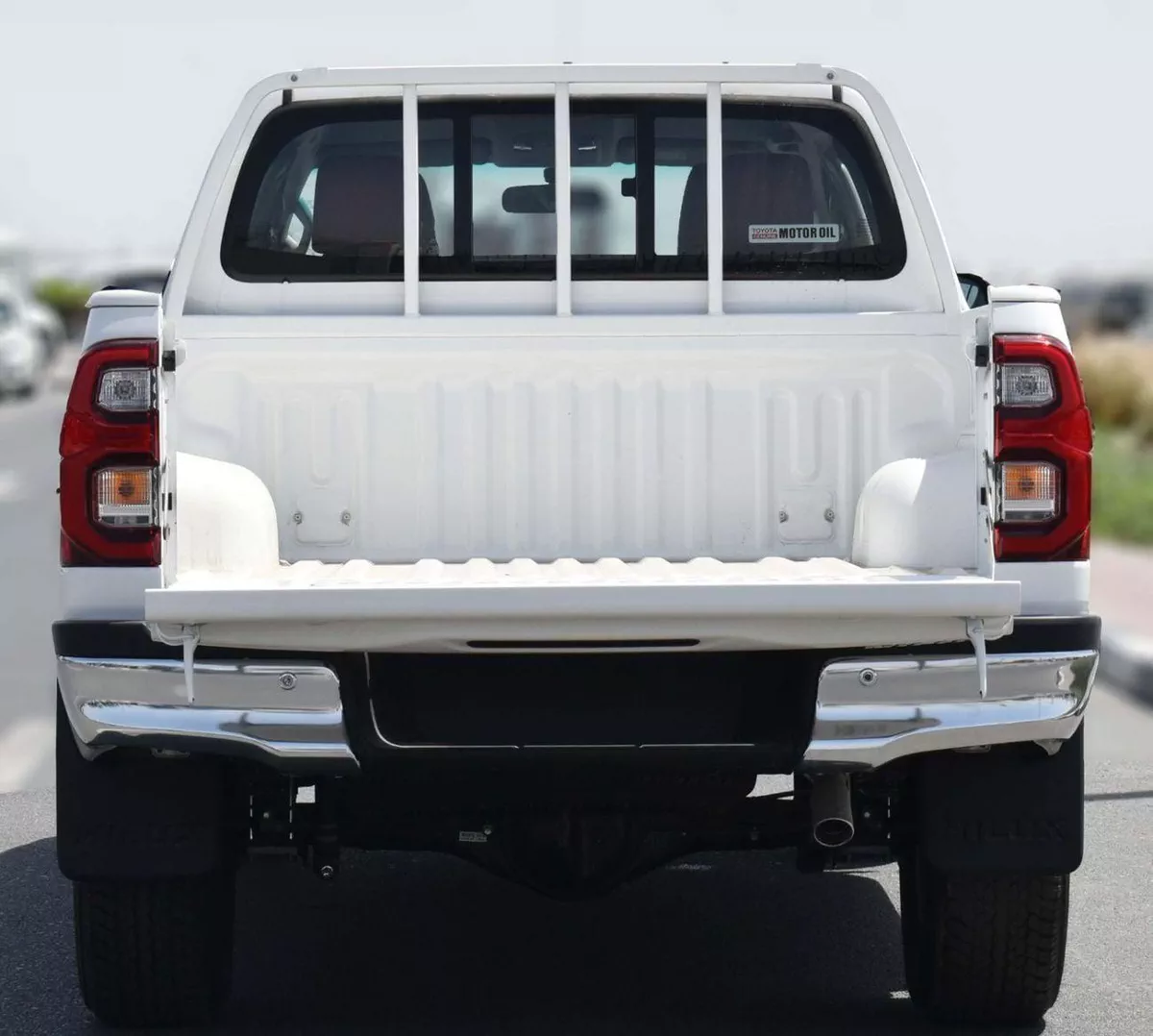 Toyota Hilux SGLX 2025 MODEL:TOYOTA-HILUX 4X4 2.7 MT DC DISPLAY AUDIO AUTO & RR AC, W/O  BEDLINER MATERIAL CODE:-18-0