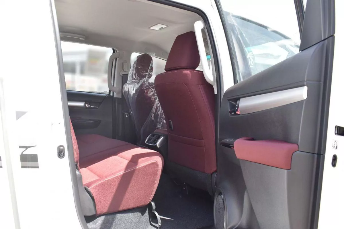 Toyota Hilux SGLX 2025 MODEL:TOYOTA-HILUX 4X4 2.7 MT DC DISPLAY AUDIO AUTO & RR AC, W/O  BEDLINER MATERIAL CODE:-2-0
