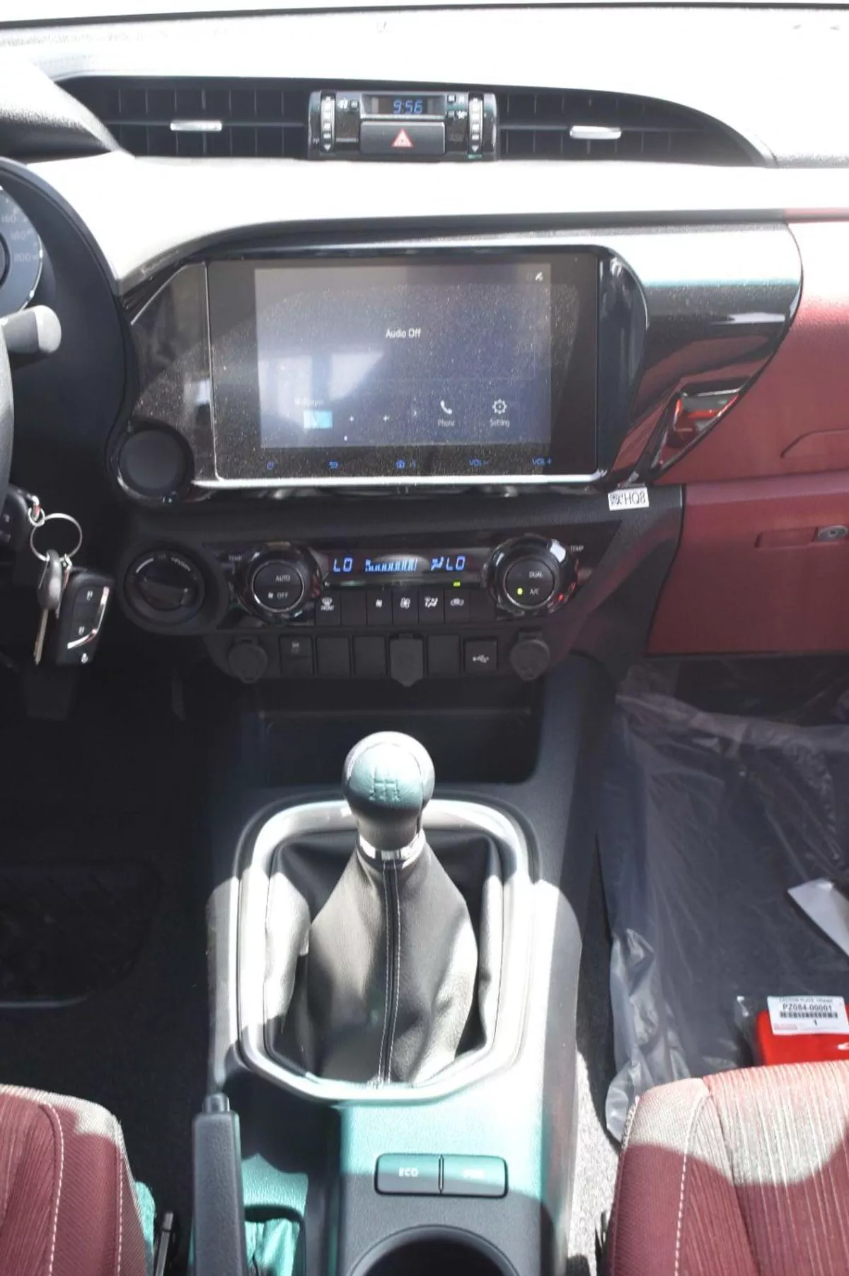 Toyota Hilux SGLX 2025 MODEL:TOYOTA-HILUX 4X4 2.7 MT DC DISPLAY AUDIO AUTO & RR AC, W/O  BEDLINER MATERIAL CODE:-3-0
