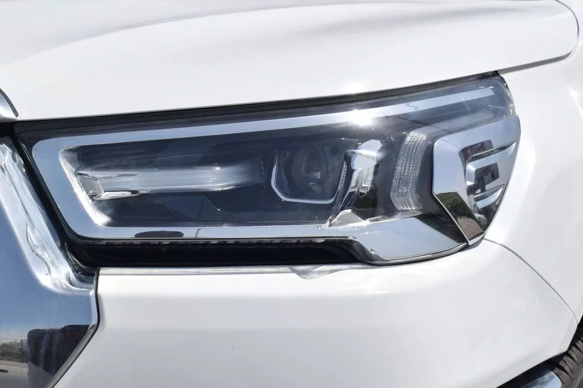 Toyota Hilux SGLX 2025 MODEL:TOYOTA-HILUX 4X4 2.7 MT DC DISPLAY AUDIO AUTO & RR AC, W/O  BEDLINER MATERIAL CODE:-6-0