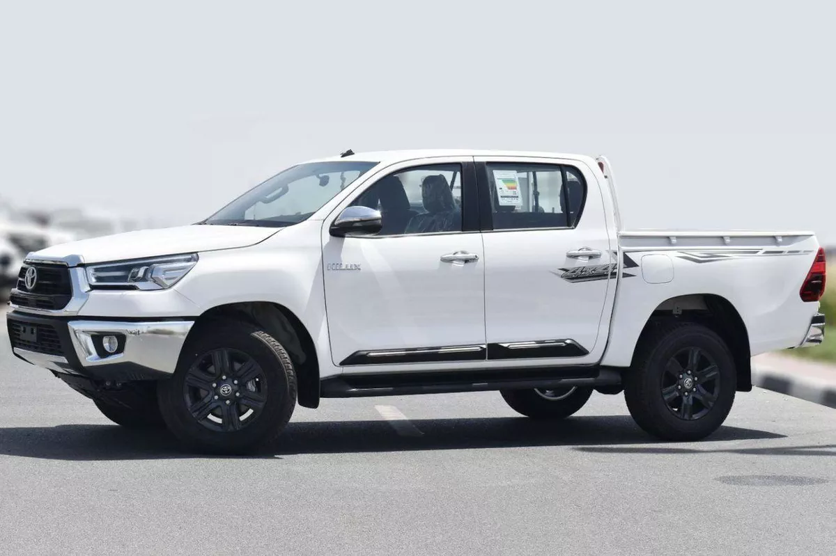 Toyota Hilux SGLX 2025 MODEL:TOYOTA-HILUX 4X4 2.7 MT DC DISPLAY AUDIO AUTO & RR AC, W/O  BEDLINER MATERIAL CODE:-7-0