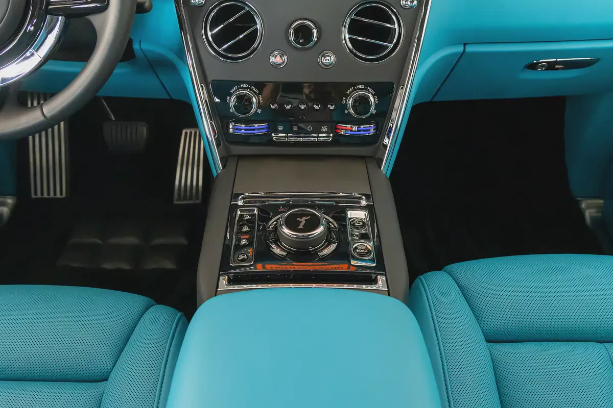 ROLLS-ROYCE CULLINAN | WARRANTY AVAILABLE PITSTOP 360AGMC | SILVER BADGE | BESPOKE TURQUOISE LEATHER-12-12