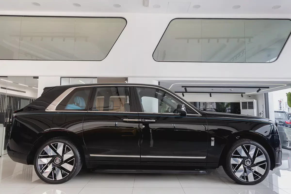 ROLLS-ROYCE CULLINAN | WARRANTY AVAILABLE PITSTOP 360AGMC | SILVER BADGE | BESPOKE TURQUOISE LEATHER-6-6