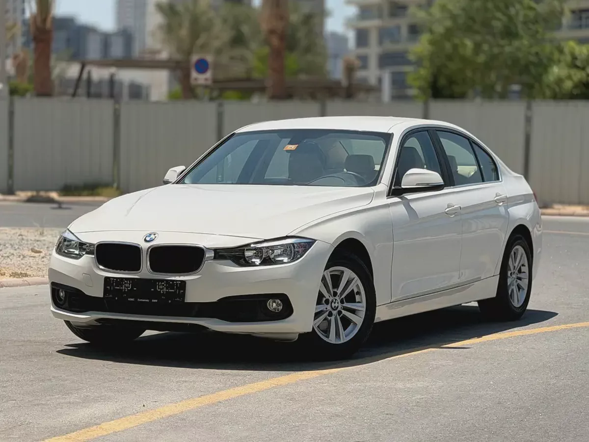 Stunning 2017 BMW 318i Executive - GCC Specs