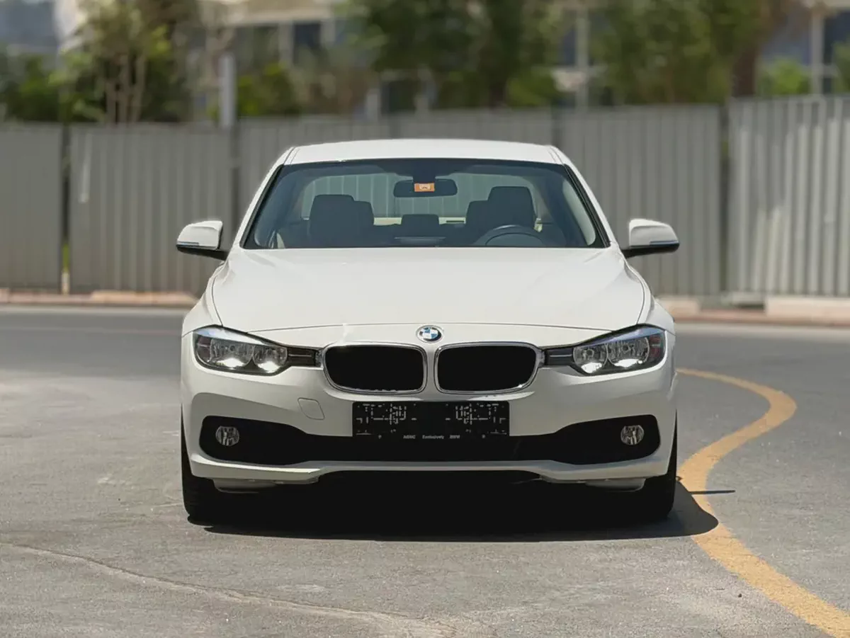Stunning 2017 BMW 318i Executive - GCC Specs-1-1