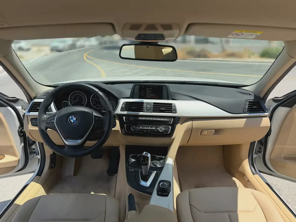 Stunning 2017 BMW 318i Executive - GCC Specs-4-4