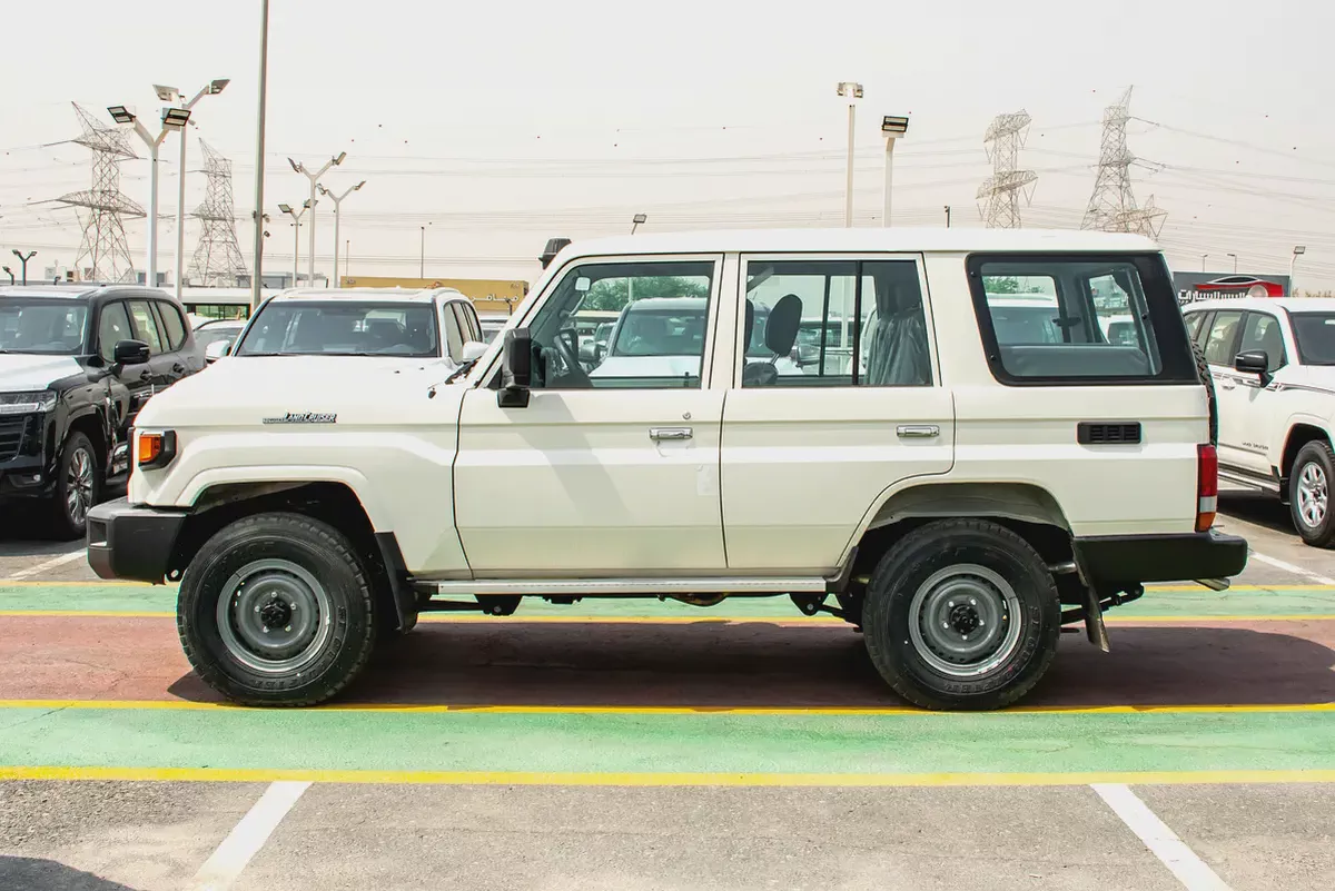 Toyota Land Cruiser LC76 4.0L 2026 with diff lock-13-13