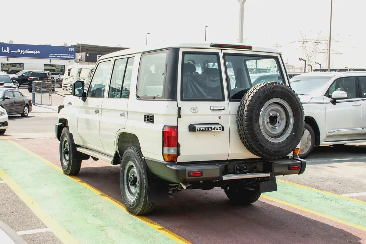 Toyota Land Cruiser LC76 4.0L 2026 with diff lock-2-2