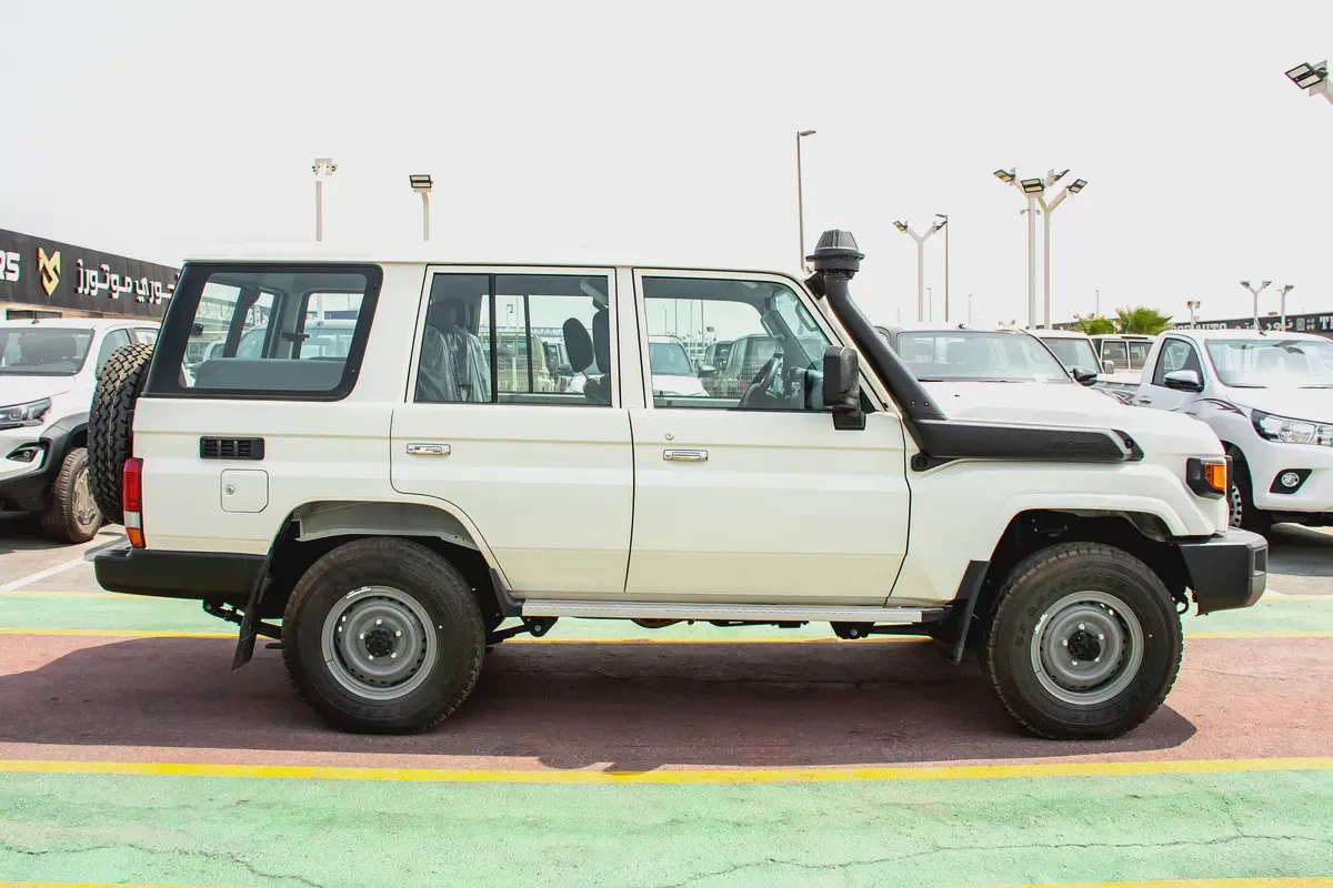 Toyota Land Cruiser LC76 4.0L 2026 with diff lock-5-5