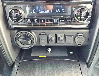 Toyota Fortuner SR5 ADVENTURE || LEATHER PWR SEATS | CLIM SEATS | AUTO REAR DOOR | KEYLESS | | DIFF LOCK | AUTO AC |-22