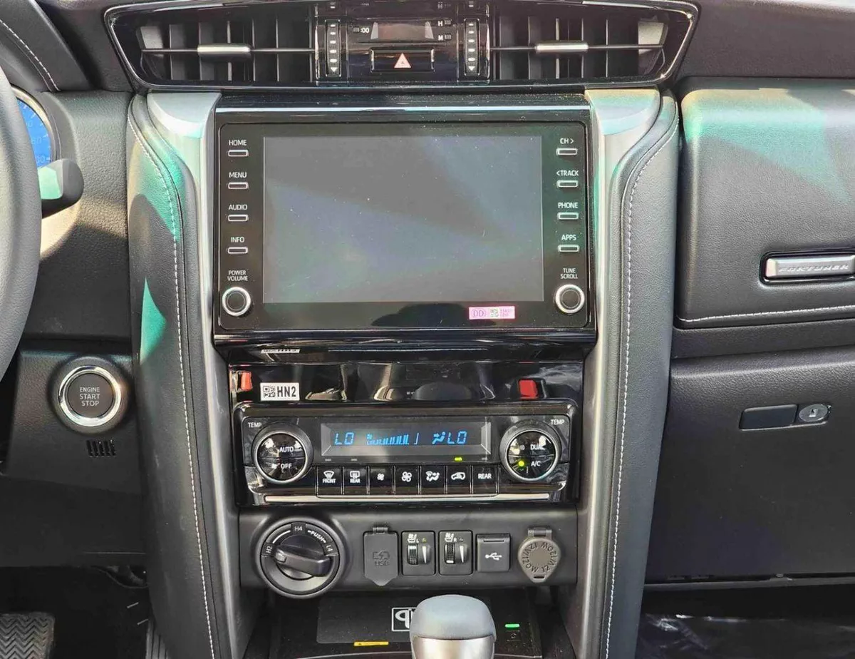 Toyota Fortuner SR5 ADVENTURE || LEATHER PWR SEATS | CLIM SEATS | AUTO REAR DOOR | KEYLESS | | DIFF LOCK | AUTO AC |-17-0