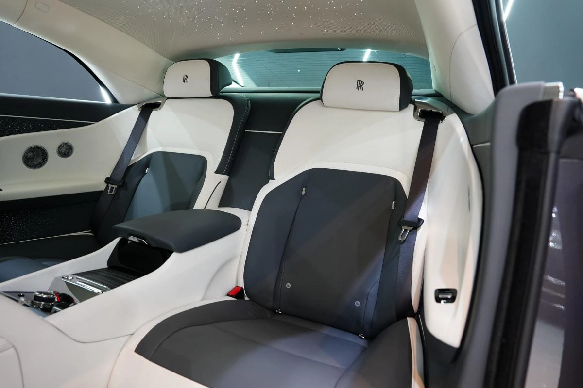 Rolls-Royce Spectre-9-9