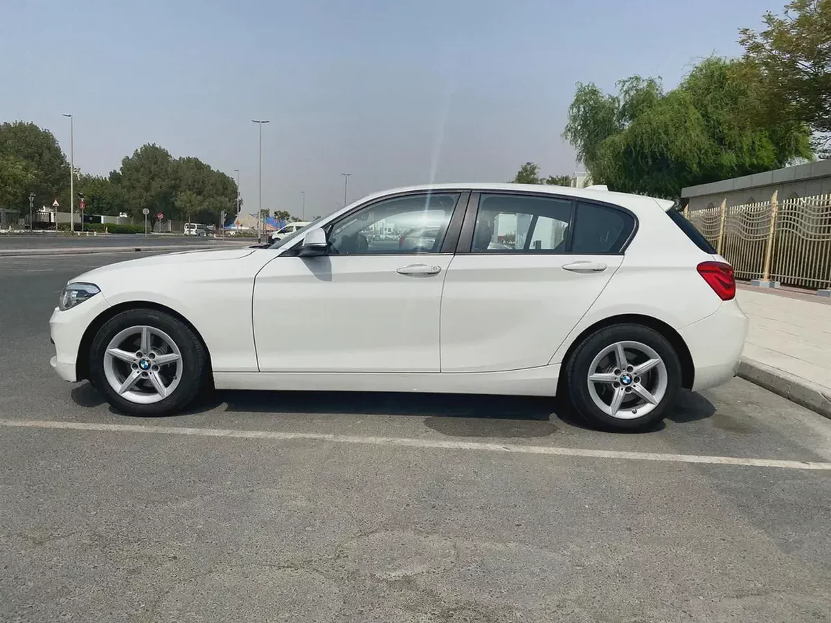 2019 bmw 120i sport line 2.0L  || GCC ||accident free ||Full services at bmw agency-9-9