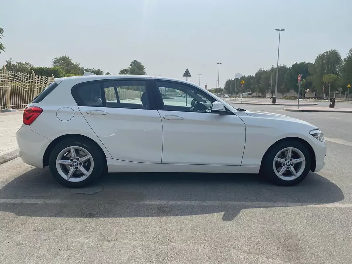 2019 bmw 120i sport line 2.0L  || GCC ||accident free ||Full services at bmw agency-10-10
