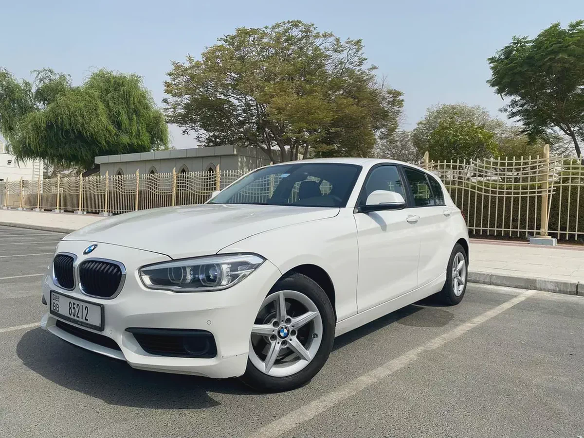 2019 bmw 120i sport line 2.0L  || GCC ||accident free ||Full services at bmw agency-12-12