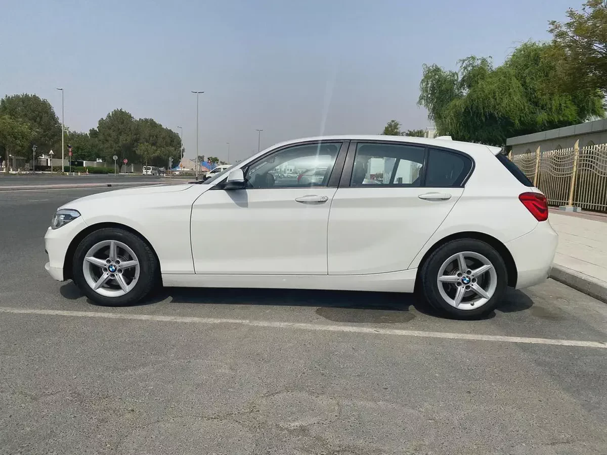 2019 bmw 120i sport line 2.0L  || GCC ||accident free ||Full services at bmw agency-2-2