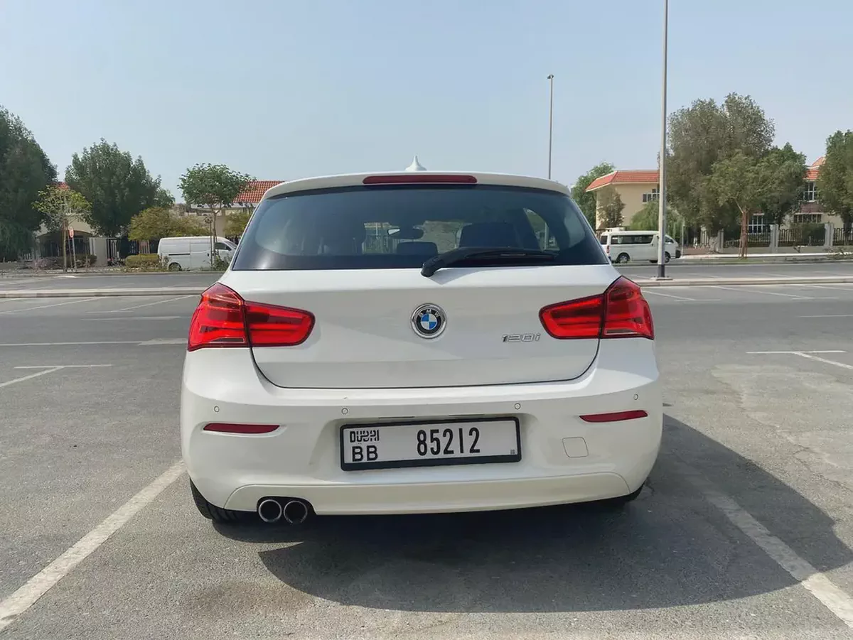 2019 bmw 120i sport line 2.0L  || GCC ||accident free ||Full services at bmw agency-7-7