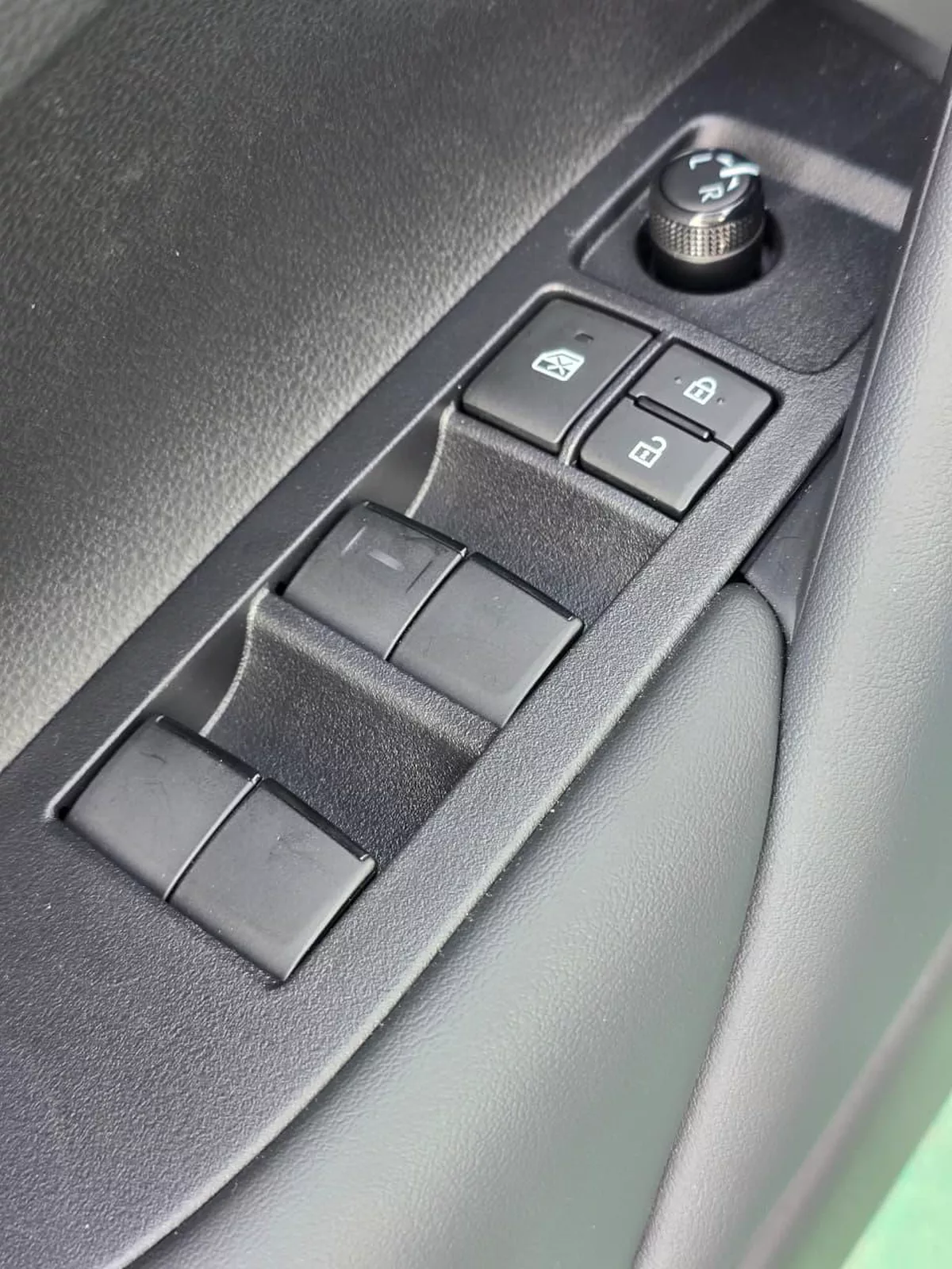 Toyota Corolla Cross 2026 – Full Option | Black | 2026 Model-6-6