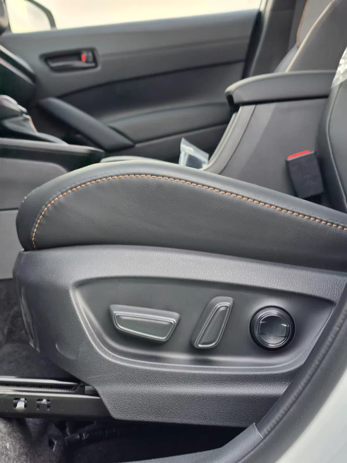 Toyota Corolla Cross 2026 – Full Option | Black | 2026 Model-4-4