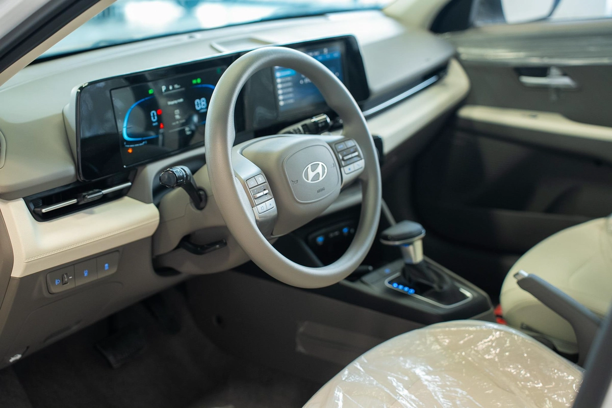 HYUNDAI ACCENT LUXUARY 1.5L 2026-18-18