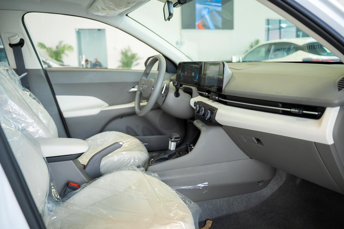 HYUNDAI ACCENT LUXUARY 1.5L 2026-16-16