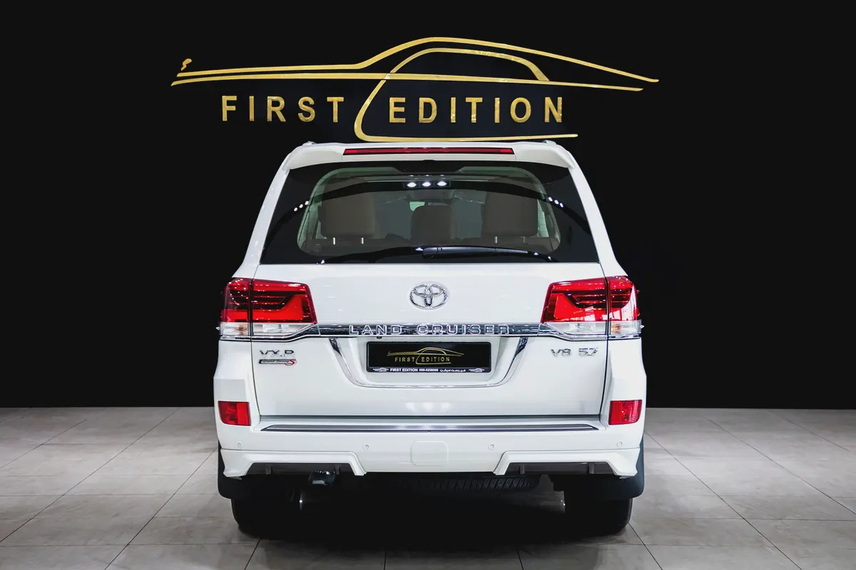 Pristine Toyota Land Cruiser VXR 5.7L V8 Gcc  Grand Touring 2020 | GCC Specs | Full Service History-4-4