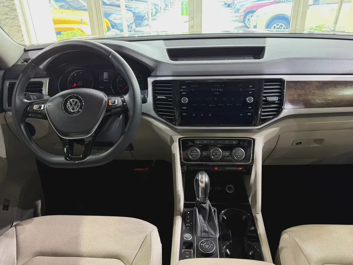 Only 57000 KM - Original Paint - Full Service History - Fully Loaded - Excellent Condition-7-7