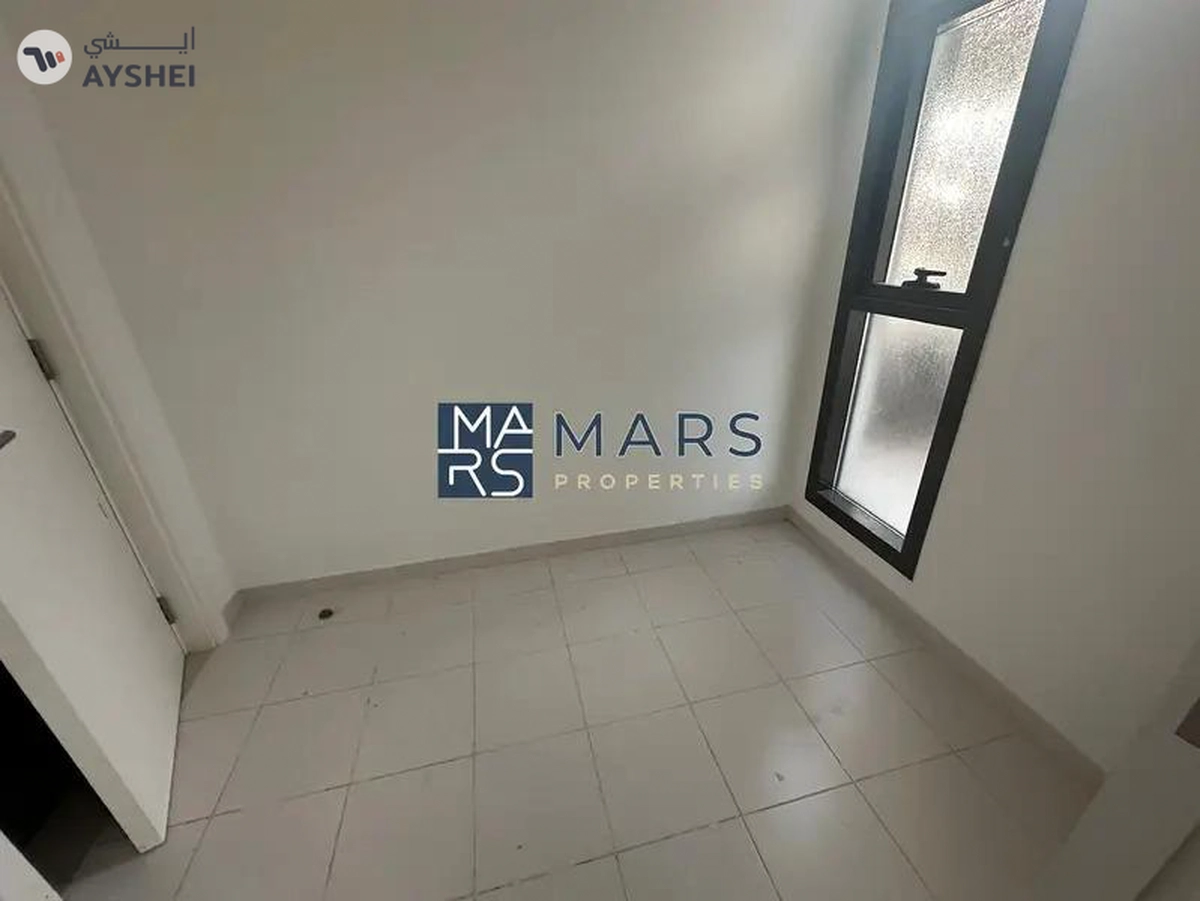Lavish 4 Bedrooms Townhouse is Second Phase Corner unit is available for Sales
