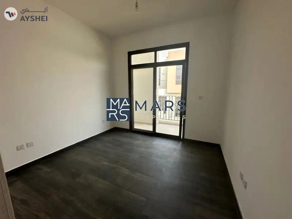 Lavish 4 Bedrooms Townhouse is Second Phase Corner unit is available for Sales