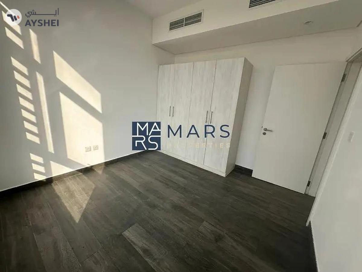 Lavish 4 Bedrooms Townhouse is Second Phase Corner unit is available for Sales