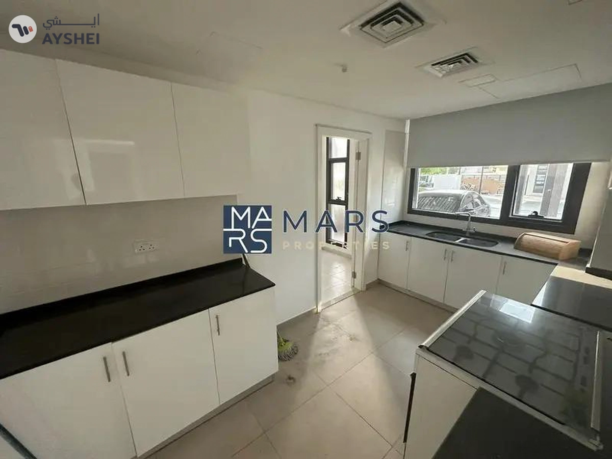 Lavish 4 Bedrooms Townhouse is Second Phase Corner unit is available for Sales