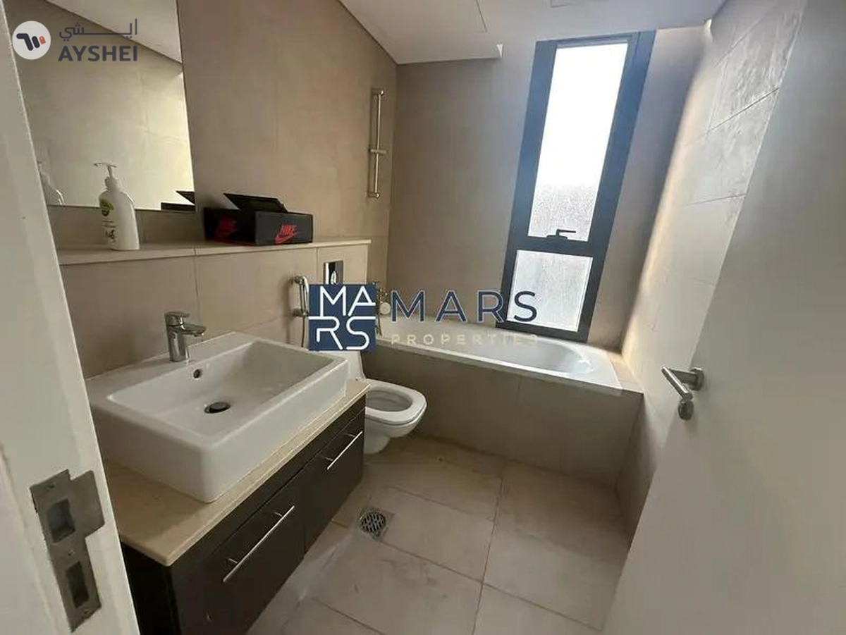 Lavish 4 Bedrooms Townhouse is Second Phase Corner unit is available for Sales