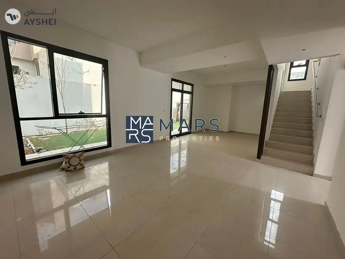 Lavish 4 Bedrooms Townhouse is Second Phase Corner unit is available for Sales