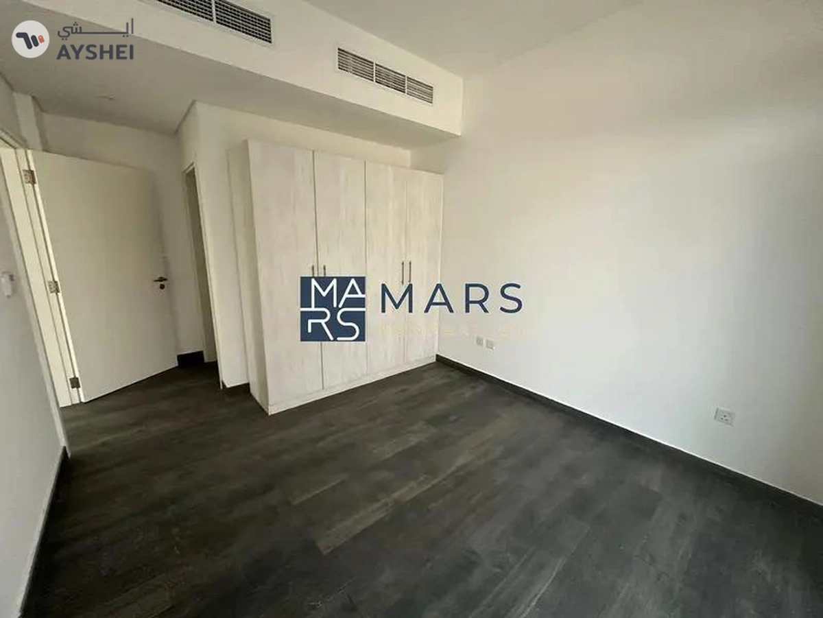 Lavish 4 Bedrooms Townhouse is Second Phase Corner unit is available for Sales
