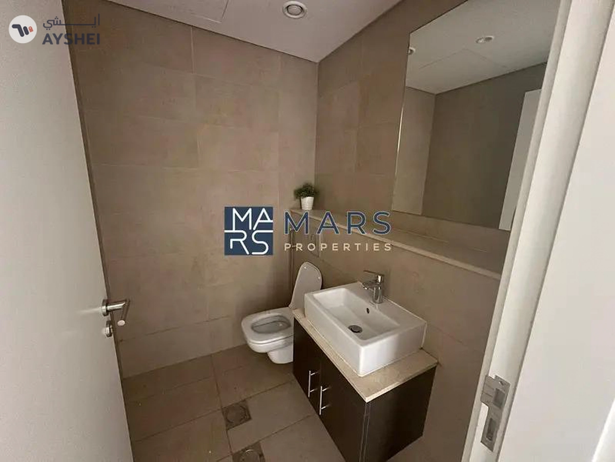 Lavish 4 Bedrooms Townhouse is Second Phase Corner unit is available for Sales