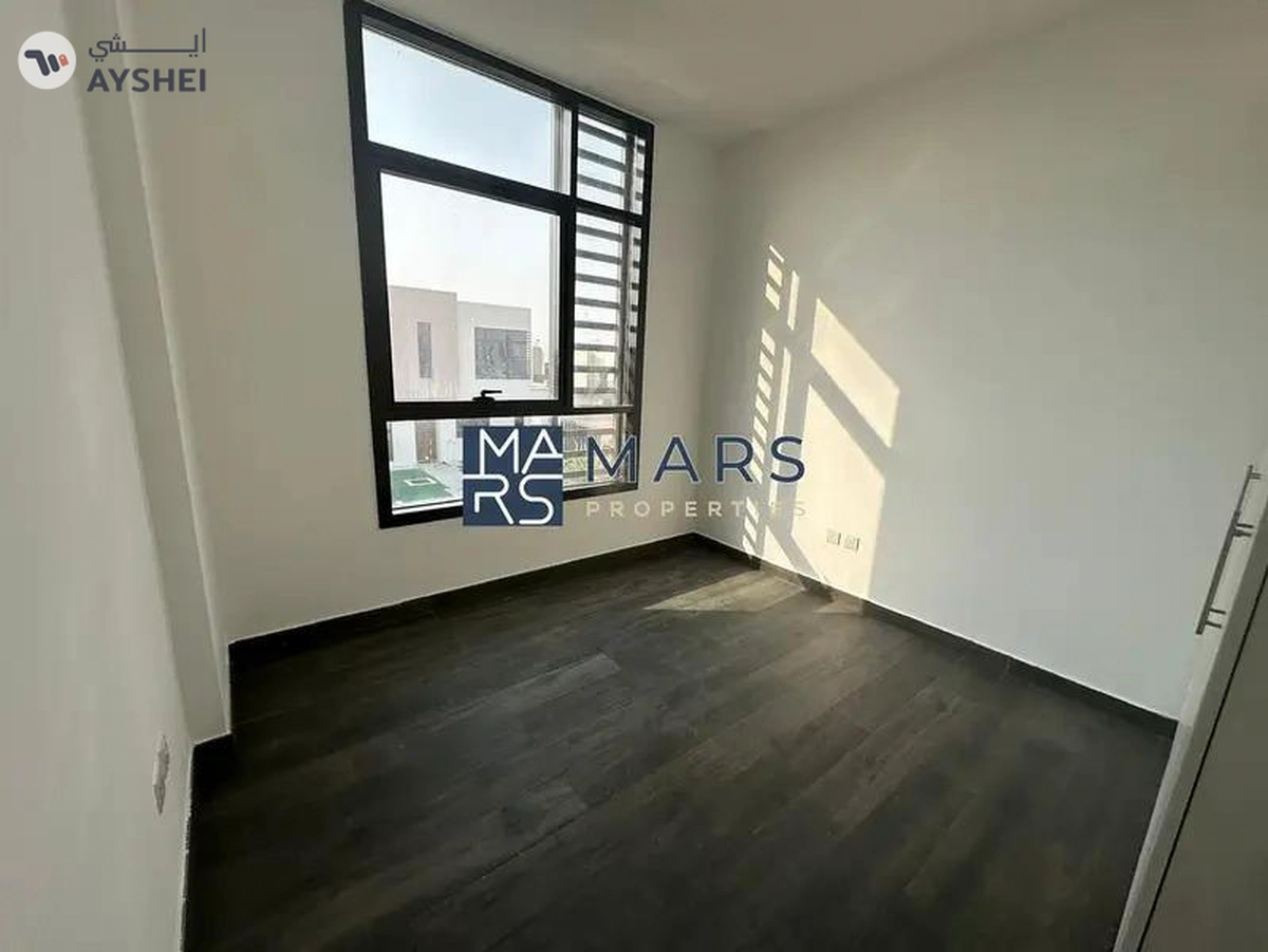 Lavish 4 Bedrooms Townhouse is Second Phase Corner unit is available for Sales
