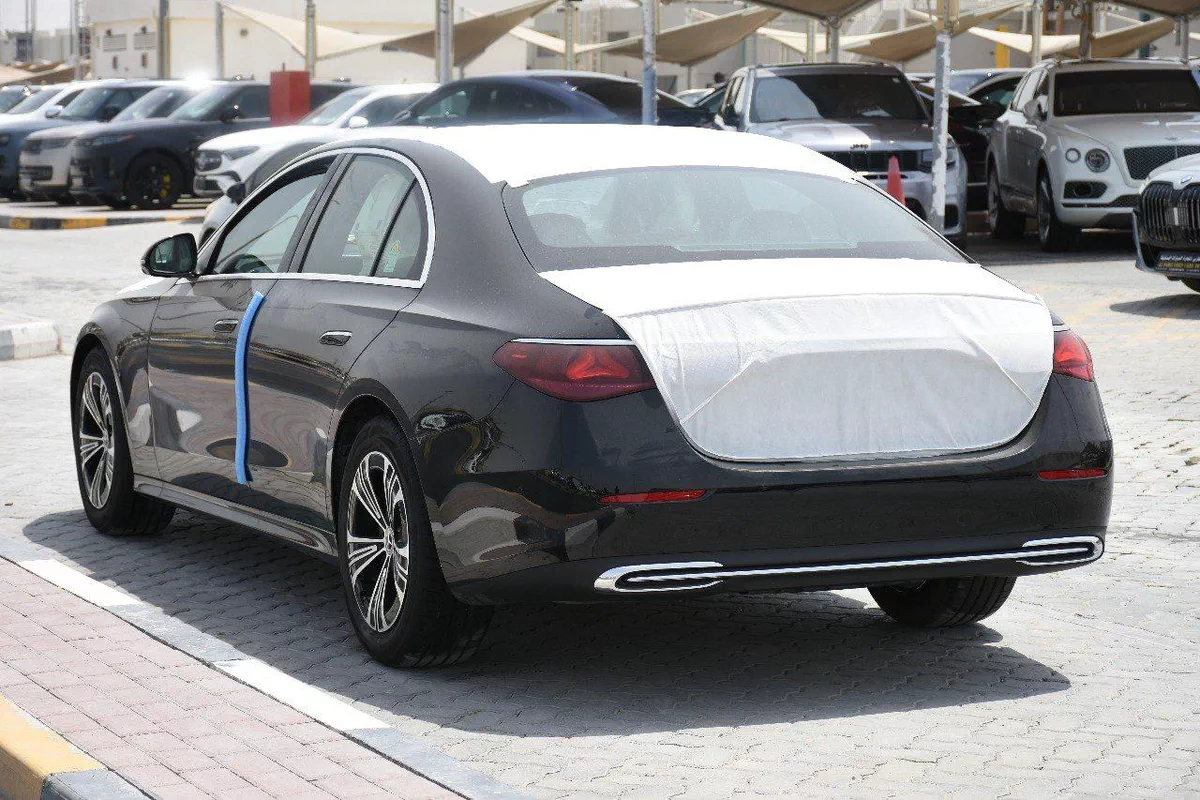 MERCEDES BENZ E200 2025 | BLACK-5-5