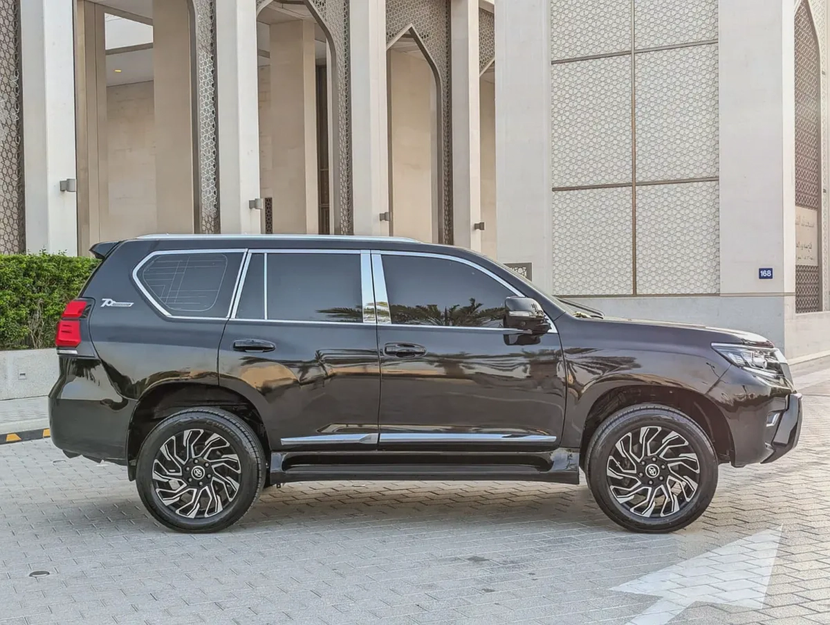 TOYOTA PRADO 2011 FACELIFTED 2023 WITH INTERIOR AND EXTERIOR GCC V4 2.7L IN EXCELLENT CONDITION