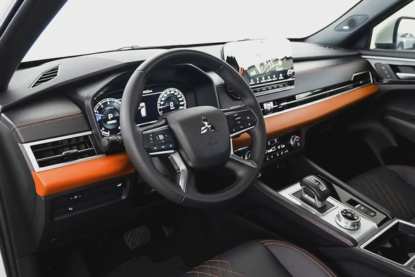 2025 Mitsubishi Outlander 4WD Premium / Full Service History / Agency Warranty
