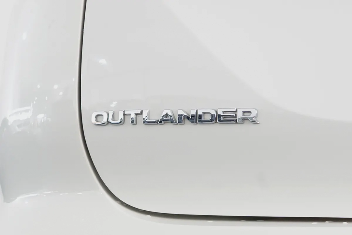 2025 Mitsubishi Outlander 4WD Premium / Full Service History / Agency Warranty-16-16