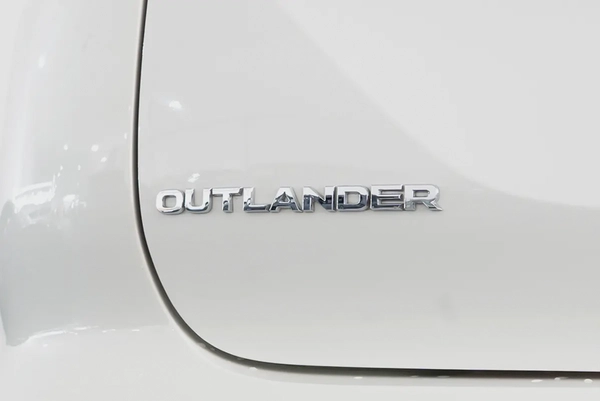 2025 Mitsubishi Outlander 4WD Premium / Full Service History / Agency Warranty